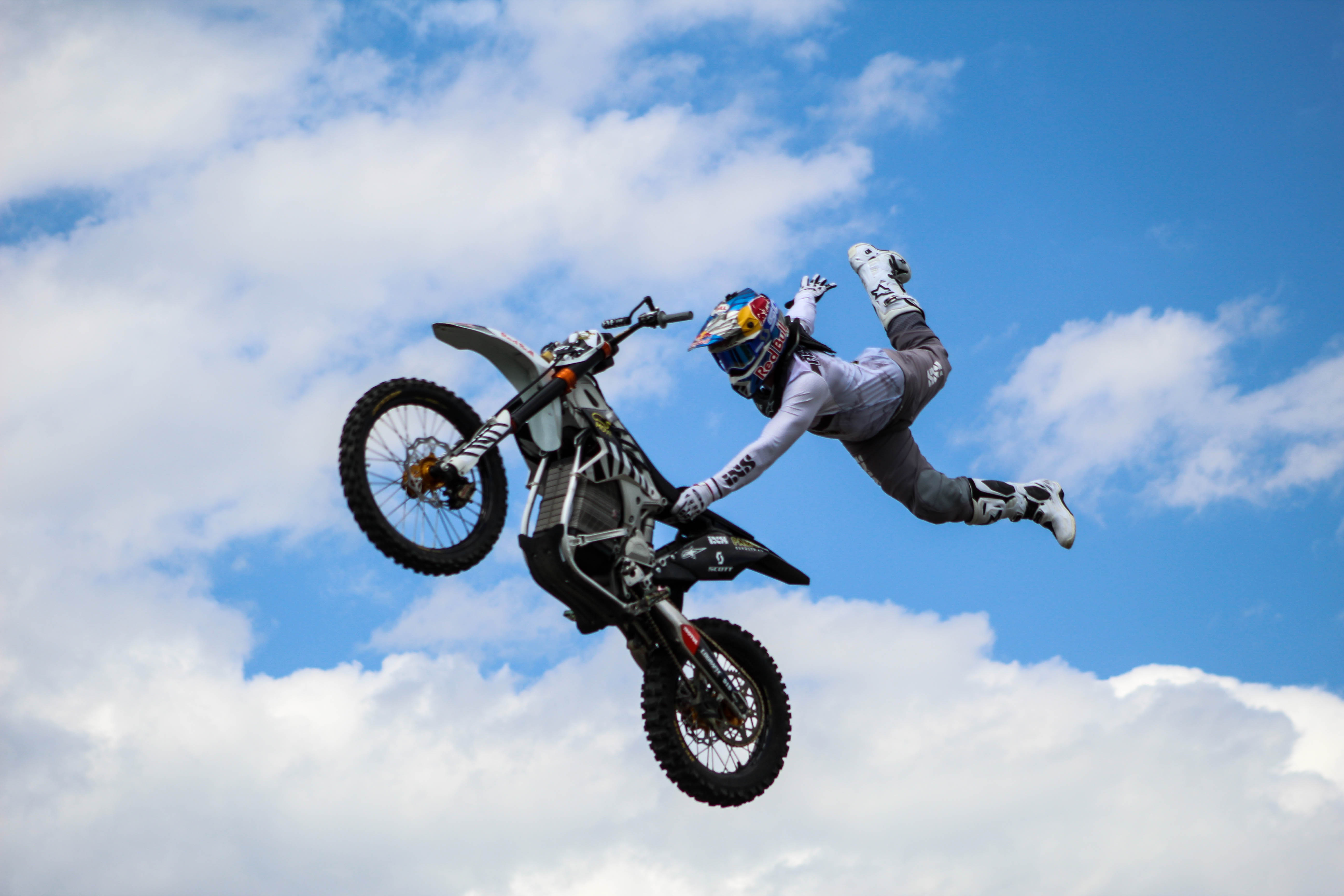 Mat Rebeaud Heart Attack One Hand, RedBull Race Day 2019