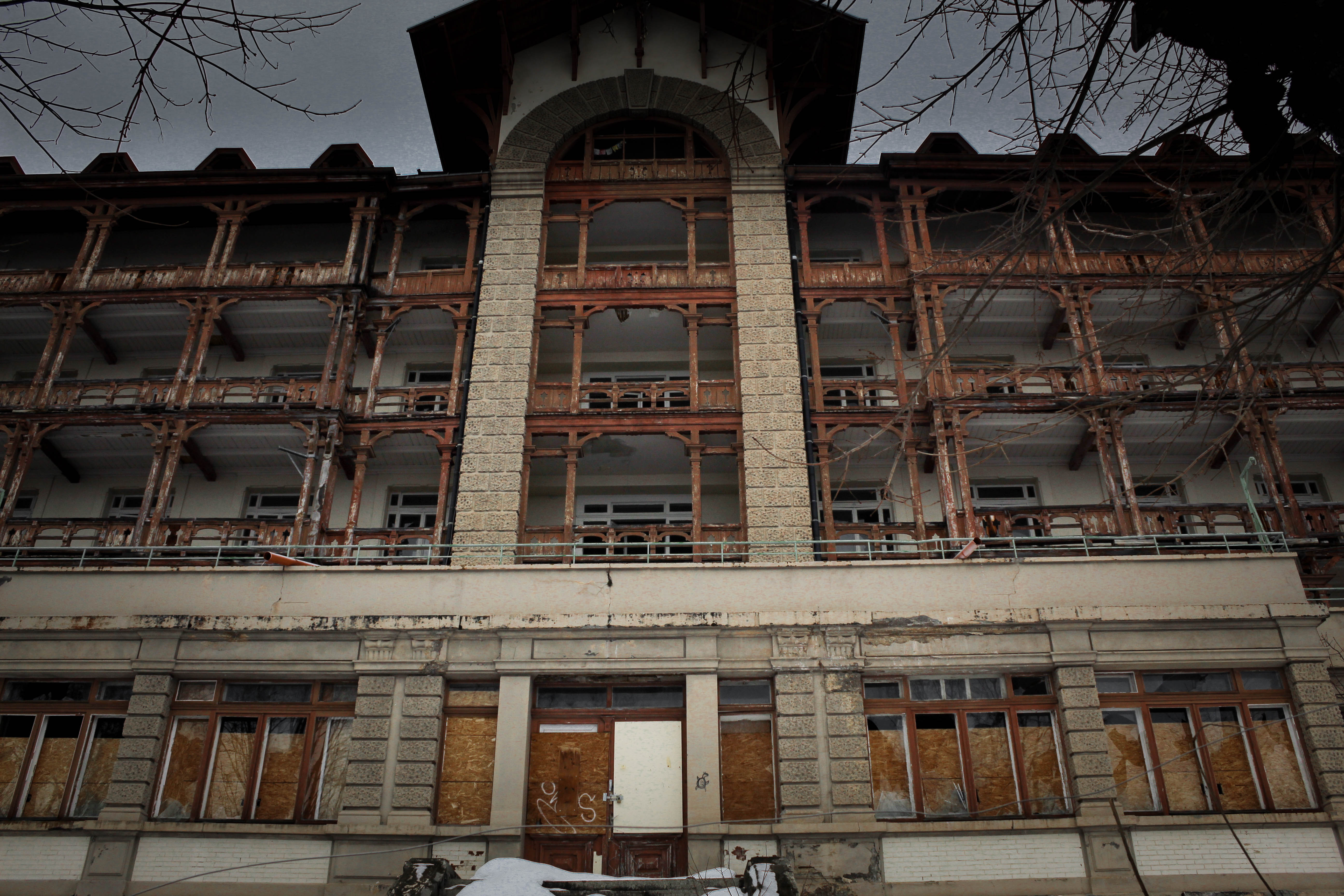 Urbex sanatorium Leysin, face du bâtiment